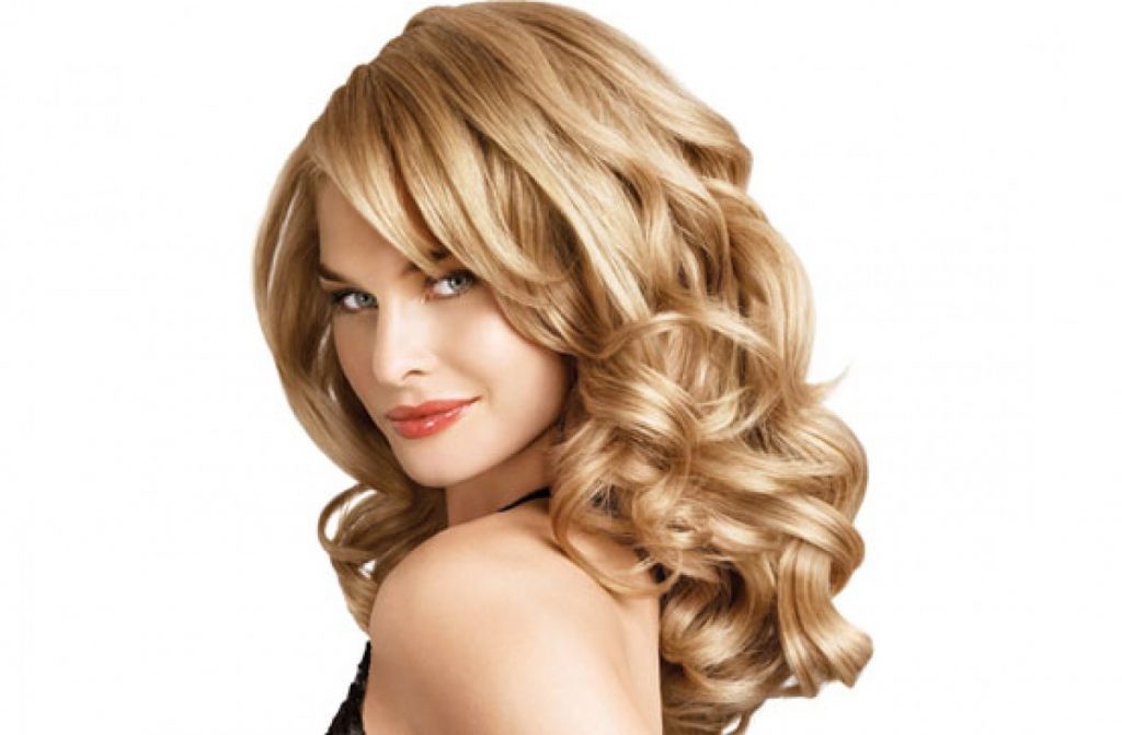 Por la noche acostado en el salón de "el GRIAL"